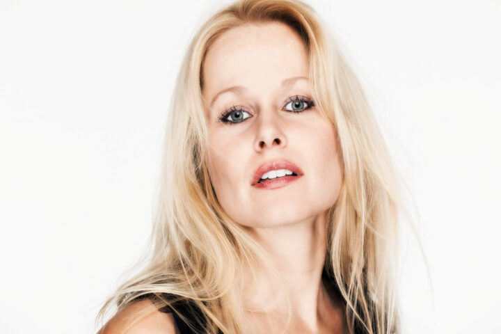 Headshot einer blonden Frau
